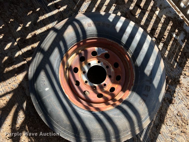 image for item DO8828 2009 CM  livestock trailer