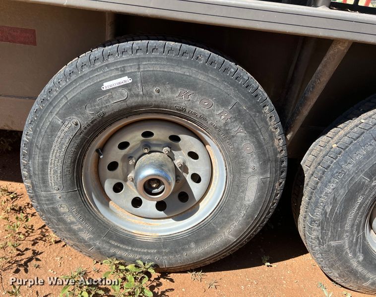 image for item DO8828 2009 CM  livestock trailer