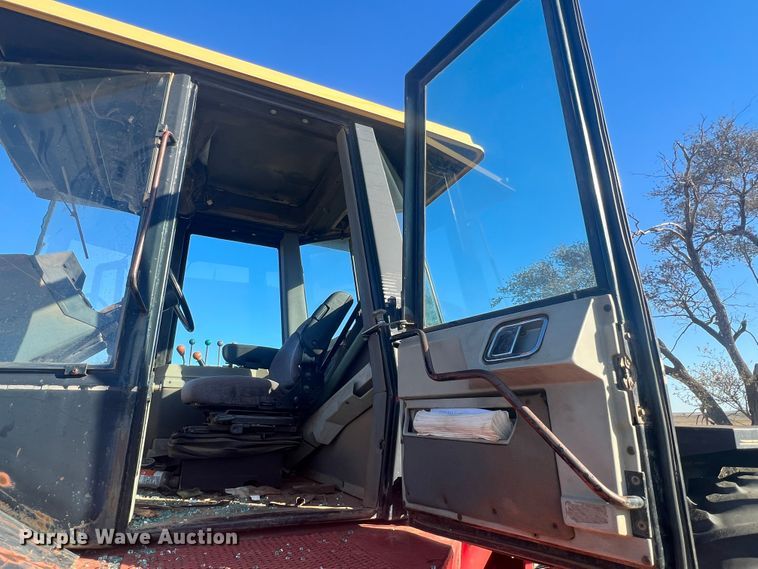 image for item DO8832 1985 Versatile 936  4WD tractor