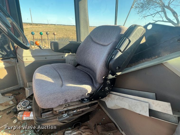 image for item DO8832 1985 Versatile 936  4WD tractor