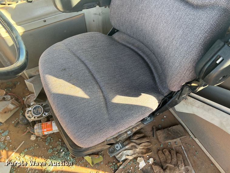 image for item DO8832 1985 Versatile 936  4WD tractor