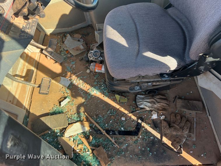 image for item DO8832 1985 Versatile 936  4WD tractor