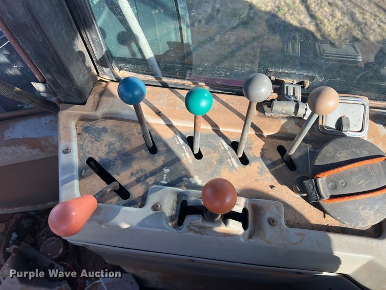 image for item DO8832 1985 Versatile 936  4WD tractor