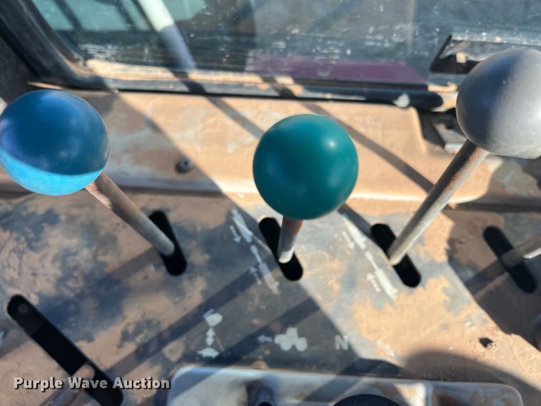 image for item DO8832 1985 Versatile 936  4WD tractor