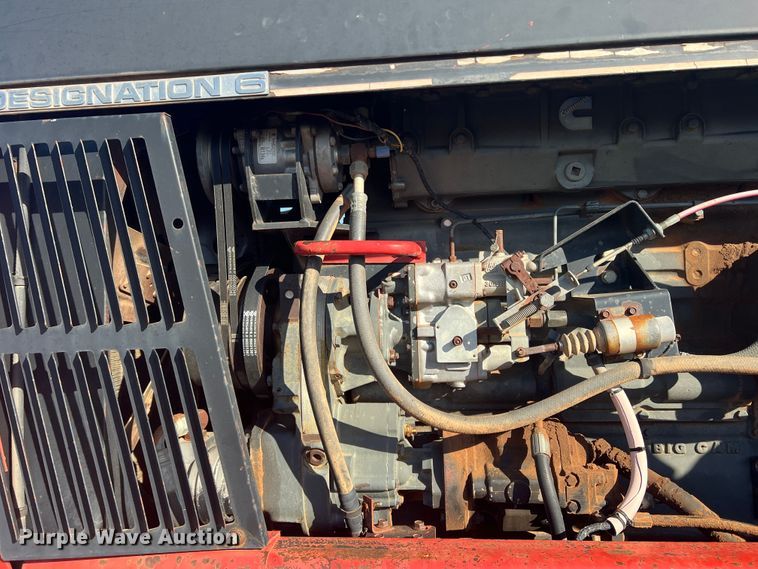 image for item DO8832 1985 Versatile 936  4WD tractor