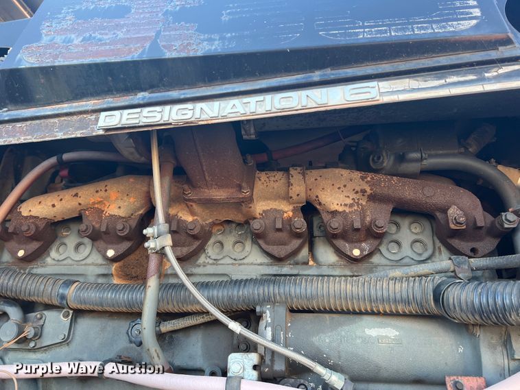 image for item DO8832 1985 Versatile 936  4WD tractor