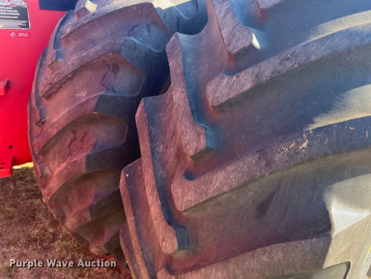 image for item DO8832 1985 Versatile 936  4WD tractor