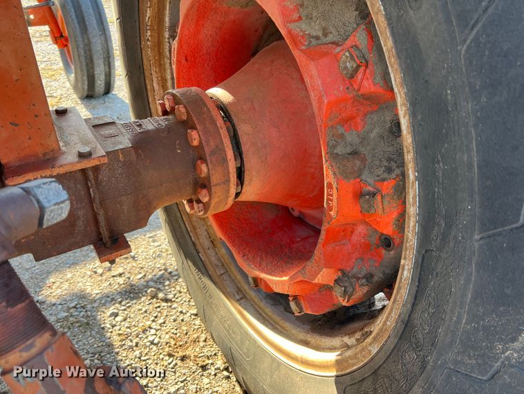 image for item DO8835 1975 Case 1175  tractor