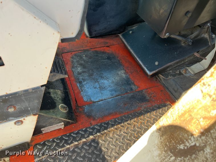 image for item DO8835 1975 Case 1175  tractor