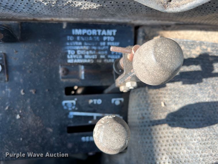 image for item DO8835 1975 Case 1175  tractor