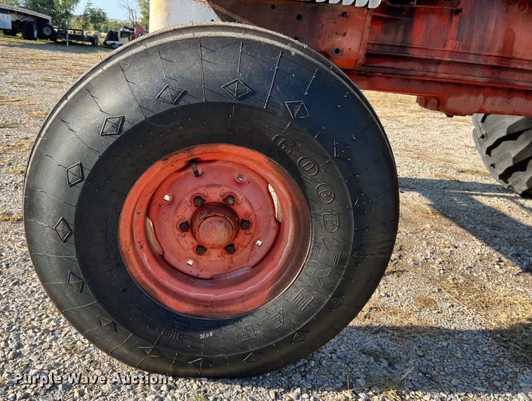 image for item DO8835 1975 Case 1175  tractor