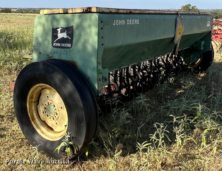 image for item DO8839 John Deere 8350  grain drill