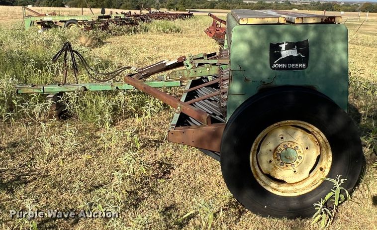 image for item DO8839 John Deere 8350  grain drill