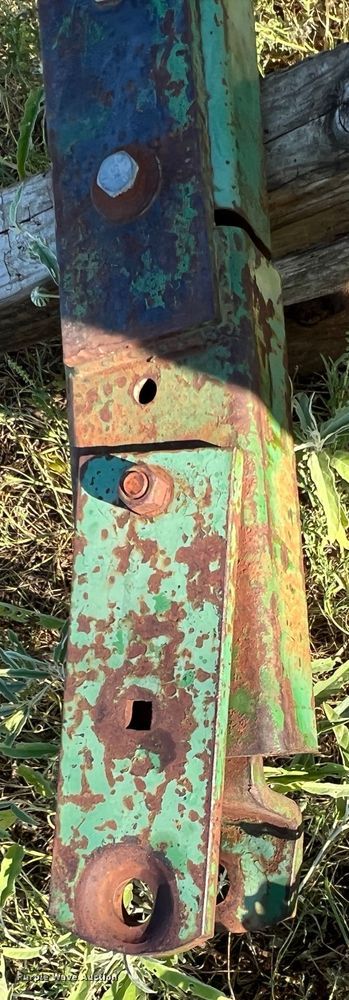 image for item DO8839 John Deere 8350  grain drill