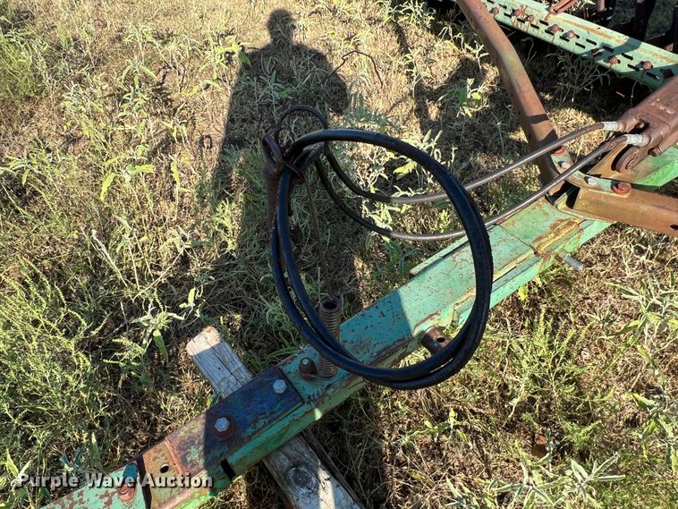 image for item DO8839 John Deere 8350  grain drill