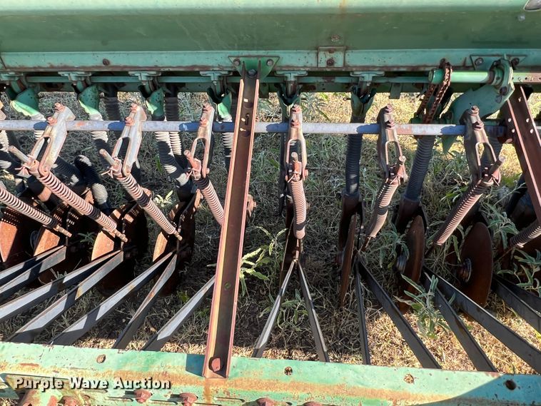 image for item DO8839 John Deere 8350  grain drill