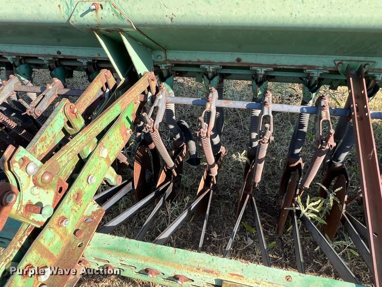 image for item DO8839 John Deere 8350  grain drill