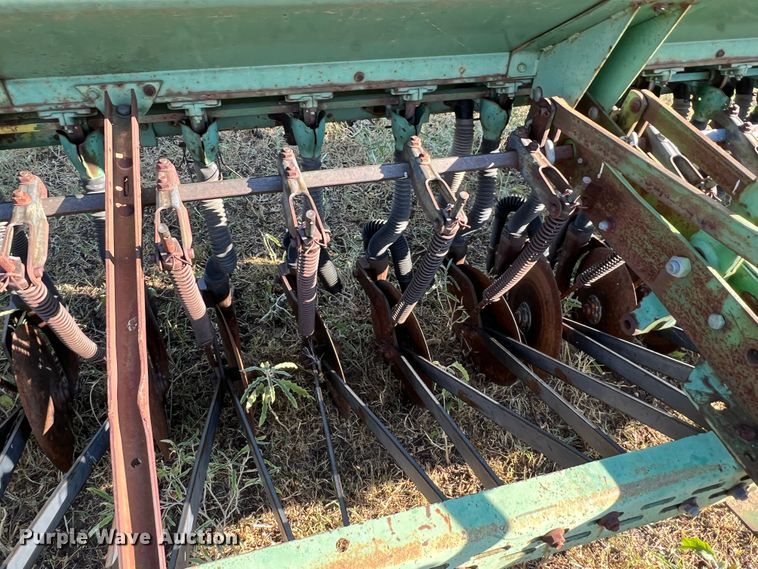 image for item DO8839 John Deere 8350  grain drill