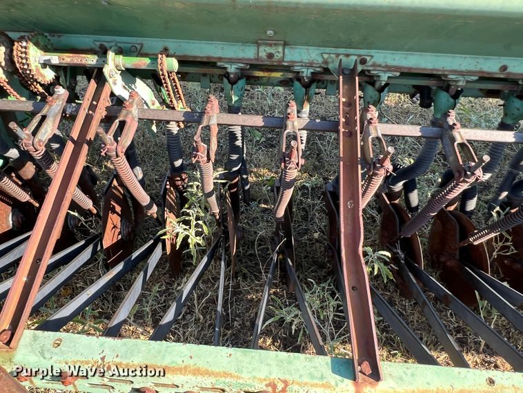 image for item DO8839 John Deere 8350  grain drill