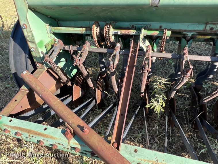 image for item DO8839 John Deere 8350  grain drill