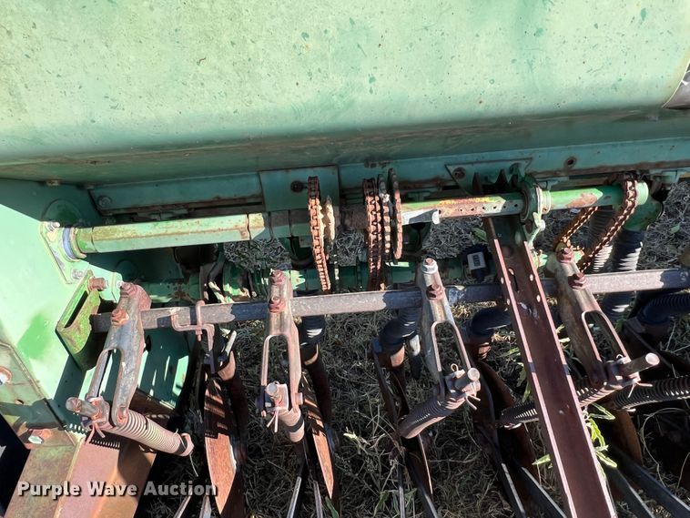 image for item DO8839 John Deere 8350  grain drill