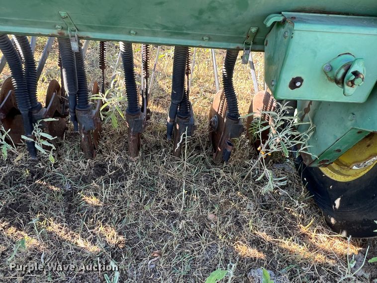 image for item DO8839 John Deere 8350  grain drill