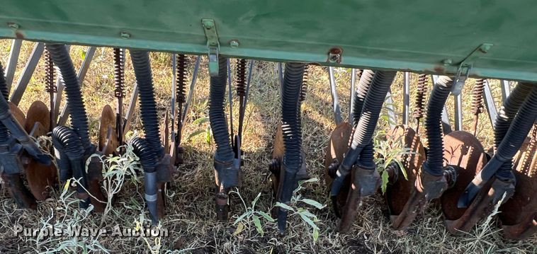 image for item DO8839 John Deere 8350  grain drill