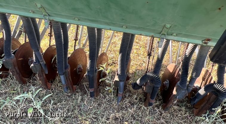 image for item DO8839 John Deere 8350  grain drill