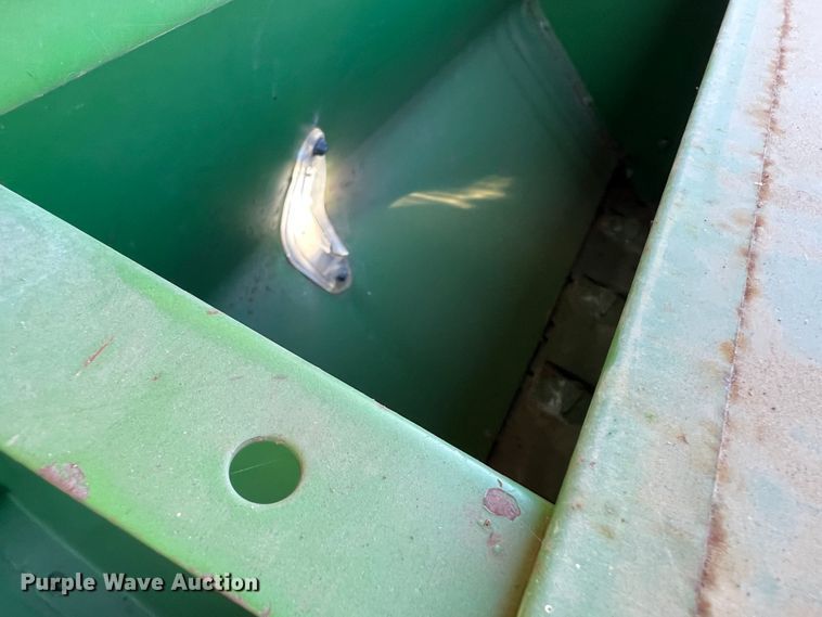 image for item DO8839 John Deere 8350  grain drill