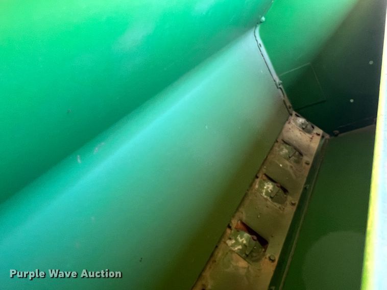 image for item DO8839 John Deere 8350  grain drill