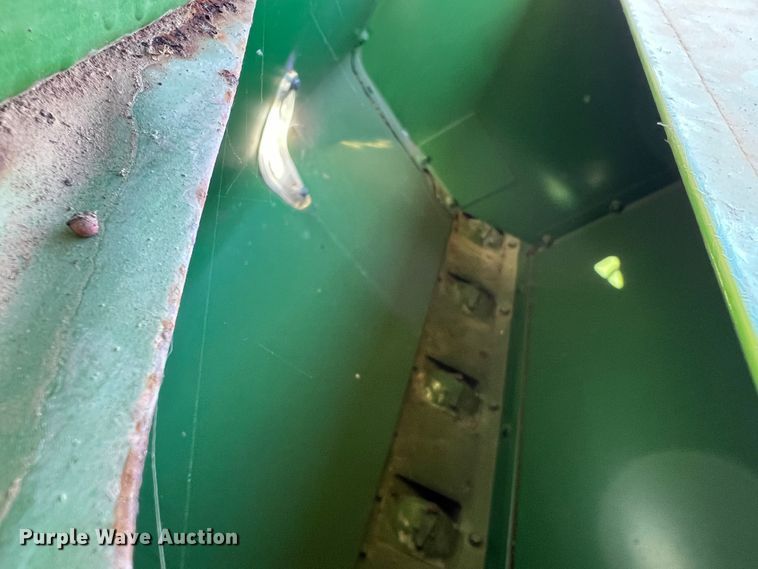 image for item DO8839 John Deere 8350  grain drill