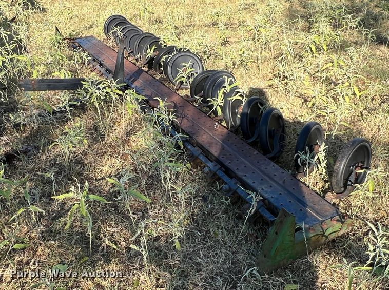 image for item DO8839 John Deere 8350  grain drill