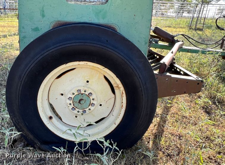 image for item DO8839 John Deere 8350  grain drill