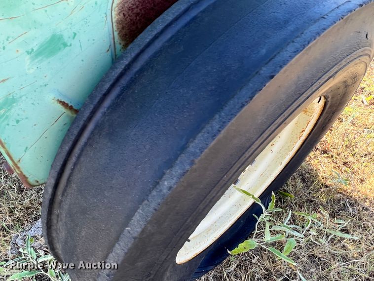 image for item DO8839 John Deere 8350  grain drill