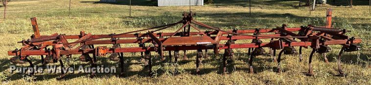 image for item DO8840 International 4500  field cultivator