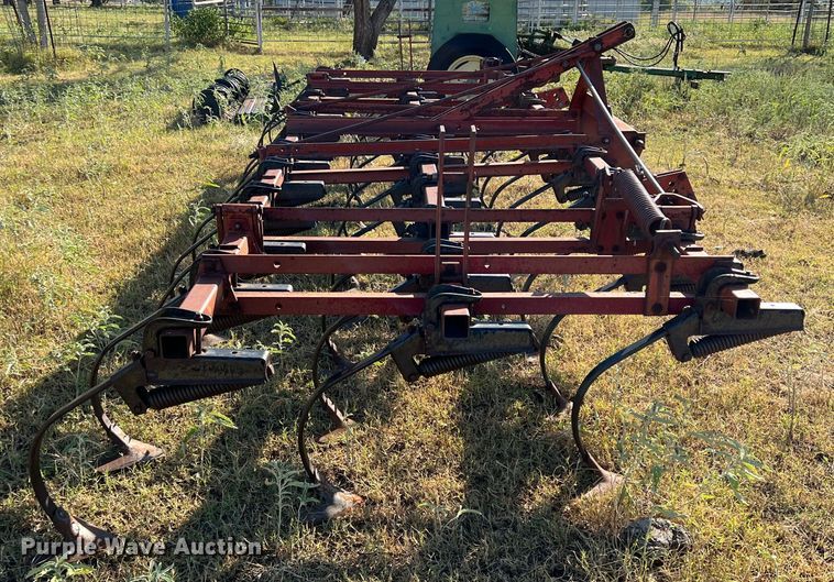 image for item DO8840 International 4500  field cultivator