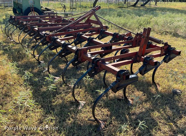 image for item DO8840 International 4500  field cultivator