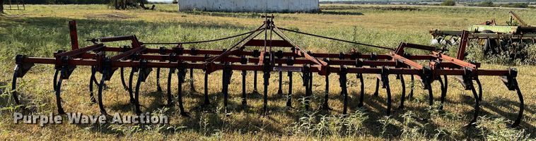 image for item DO8840 International 4500  field cultivator