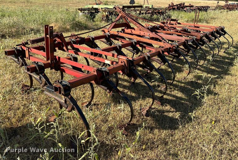 image for item DO8840 International 4500  field cultivator