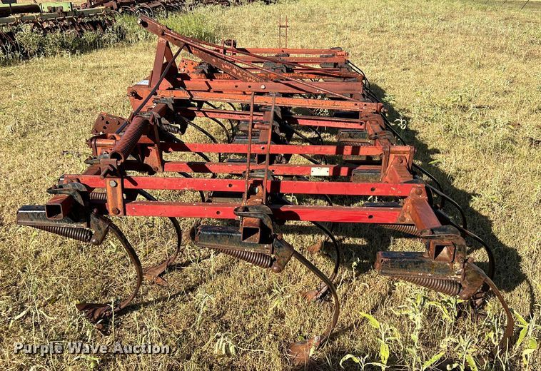 image for item DO8840 International 4500  field cultivator