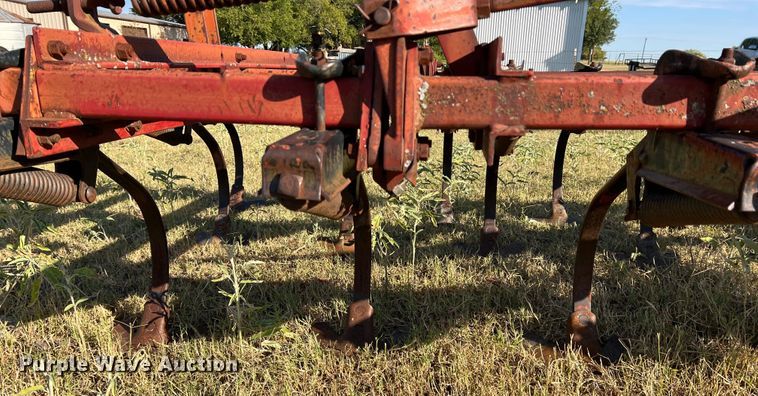 image for item DO8840 International 4500  field cultivator