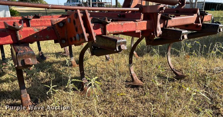 image for item DO8840 International 4500  field cultivator