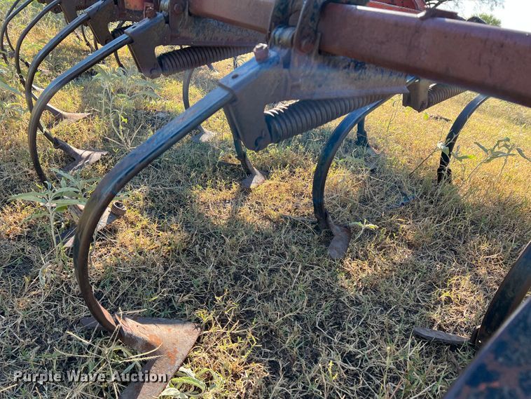 image for item DO8840 International 4500  field cultivator