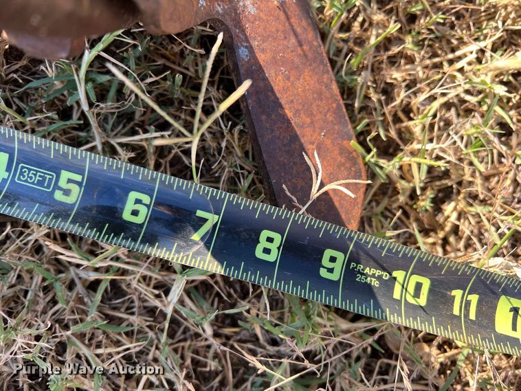 image for item DO8840 International 4500  field cultivator