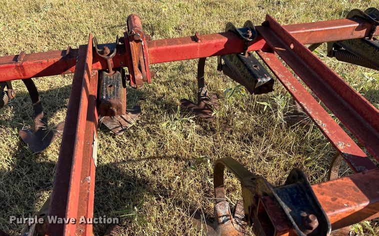 image for item DO8840 International 4500  field cultivator
