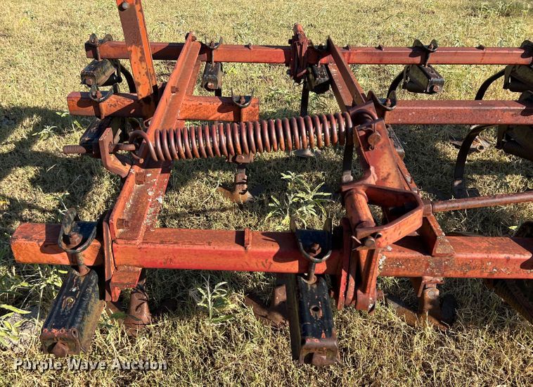 image for item DO8840 International 4500  field cultivator