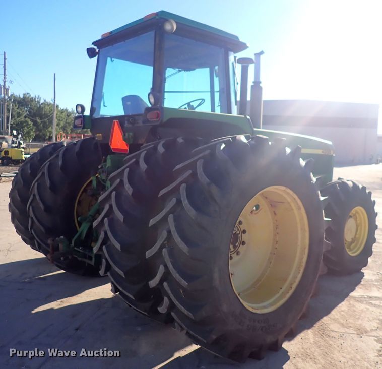 image for item DQ2966 1989 John Deere 4955  MFWD tractor