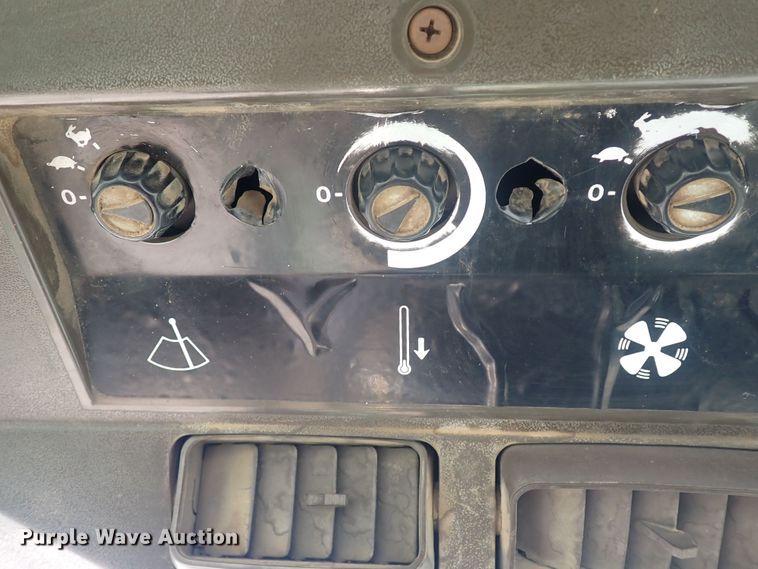 image for item DQ2966 1989 John Deere 4955  MFWD tractor