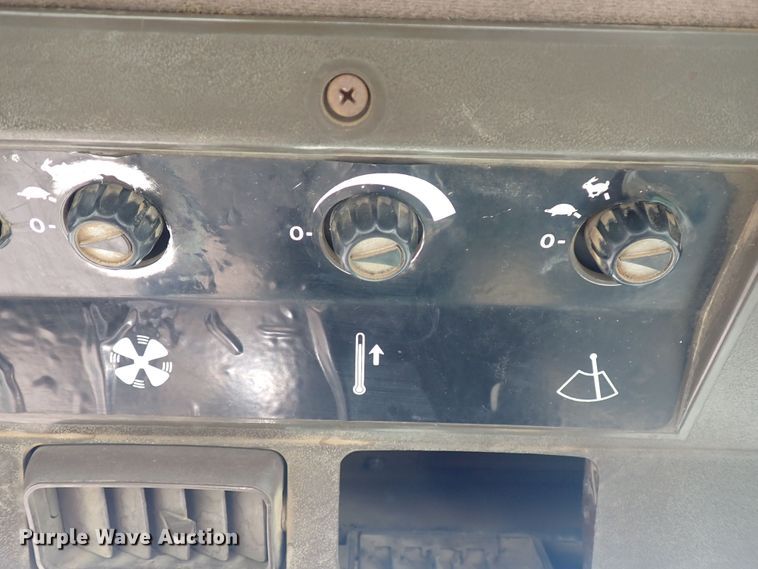 image for item DQ2966 1989 John Deere 4955  MFWD tractor