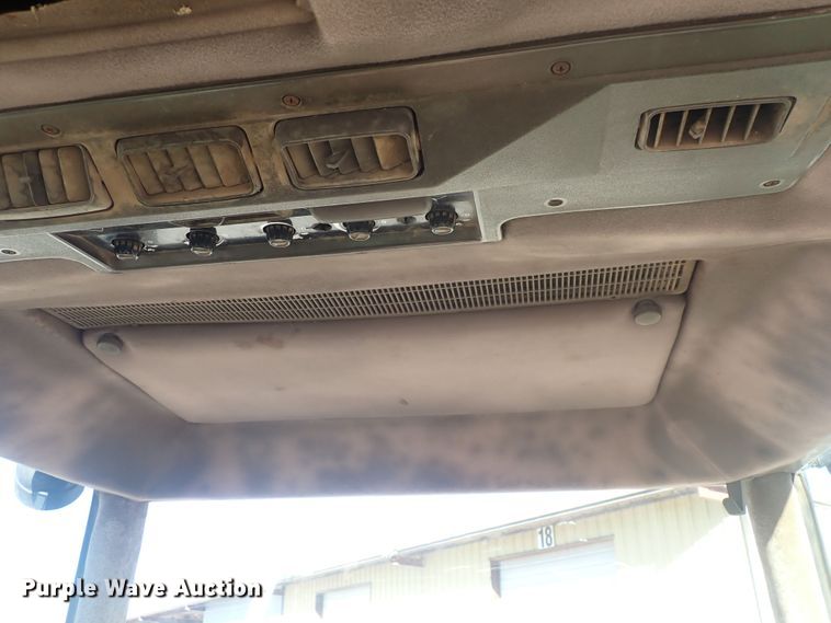 image for item DQ2966 1989 John Deere 4955  MFWD tractor